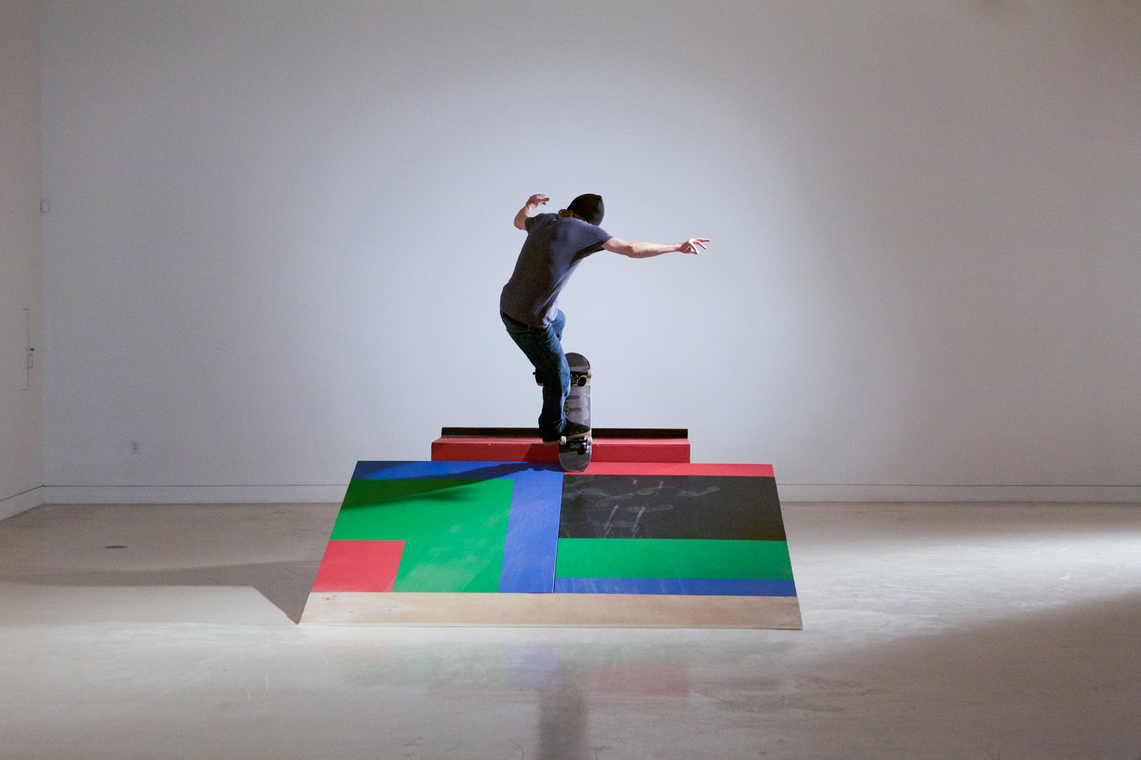 Shaun Gladwell : Dance with life, Dance with death