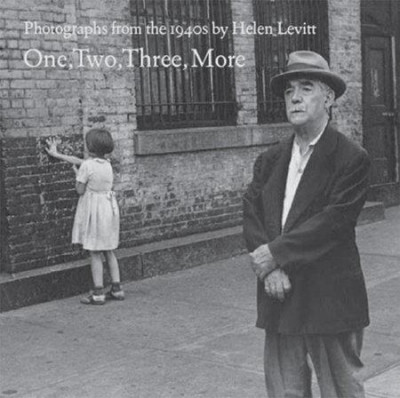 Levitt – One, two, three, more ; photographs from the 1940s by Helen Levitt