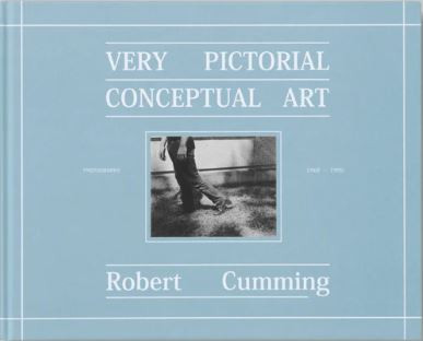 Cumming – Very pictorial conceptual art ; signé et tamponné par David Campany