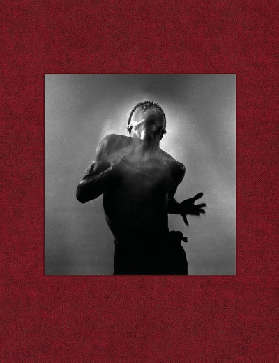 Hosoe  – Eikoh Hosoe ; signé par Eikoh Hosoe
